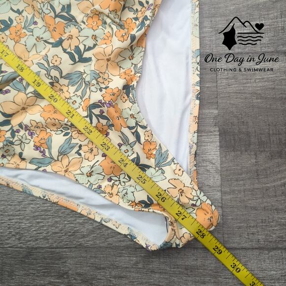 Cupshe Ditsy Daisy Ruffle Lace Up Back One Piece Swimsuit Size M - Picture 6 of 7